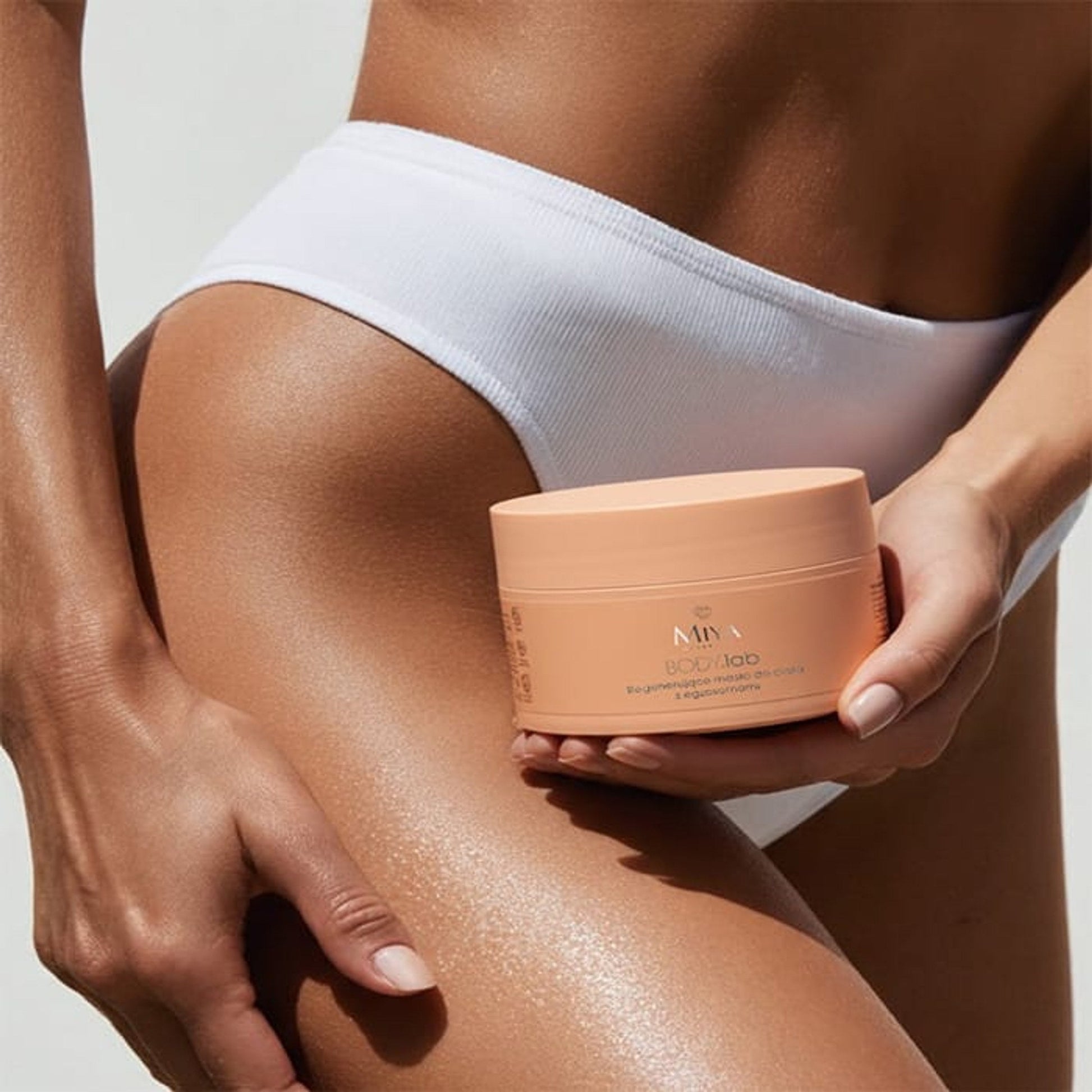 MIYA BODY.lab regenerujące masło do ciała z egzosomami, 200 ml — opakowanie